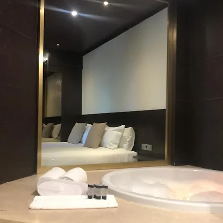 Punt 14 Love hotel *
