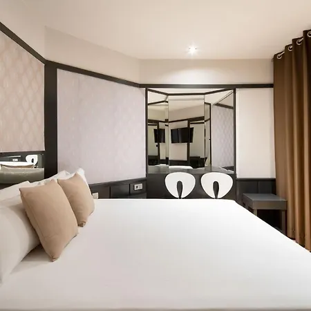 Love hotel Punt 14 *