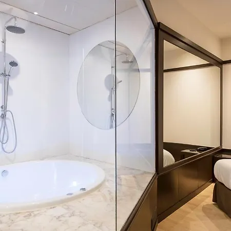 Punt 14 Love hotel *