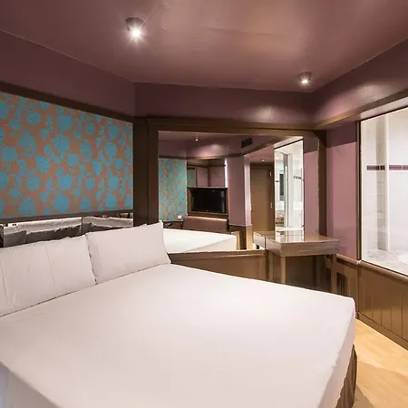 Love hotel Punt 14 *