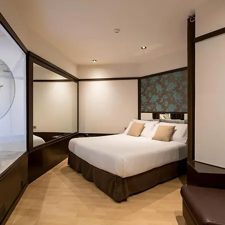 Punt 14 Love hotel *