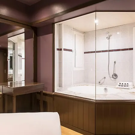 Love hotel Punt 14 *