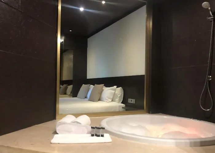 Punt 14 Hotel *